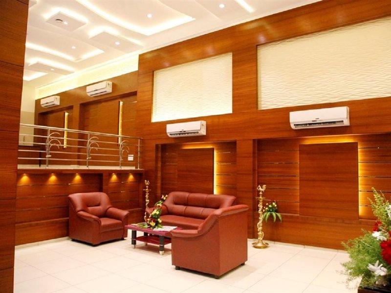 Hotel Poppys S.E.T Residency à Kumbakonam Extérieur photo