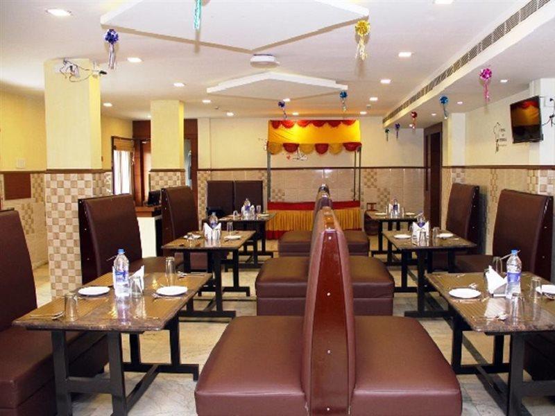 Hotel Poppys S.E.T Residency à Kumbakonam Extérieur photo