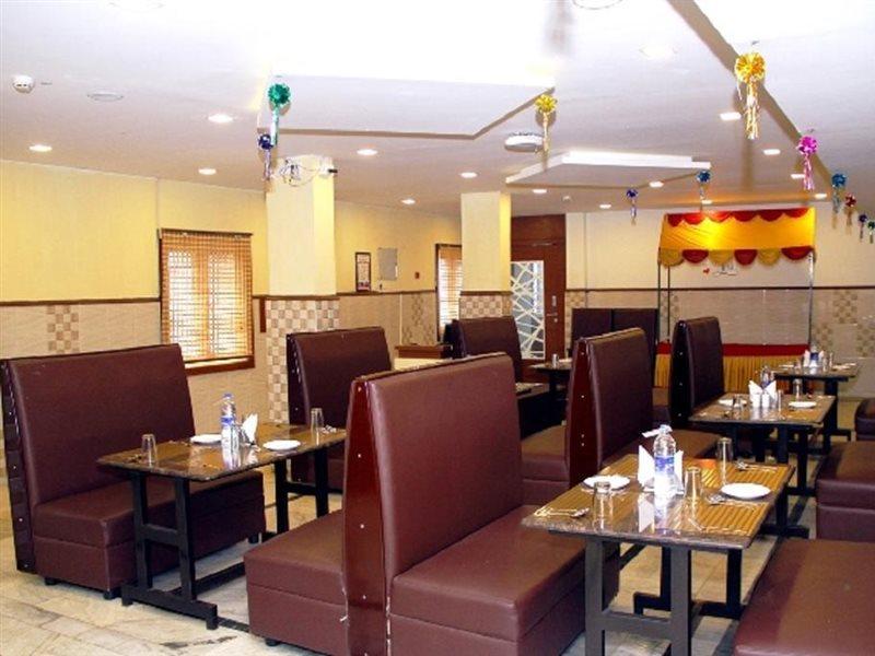 Hotel Poppys S.E.T Residency à Kumbakonam Extérieur photo