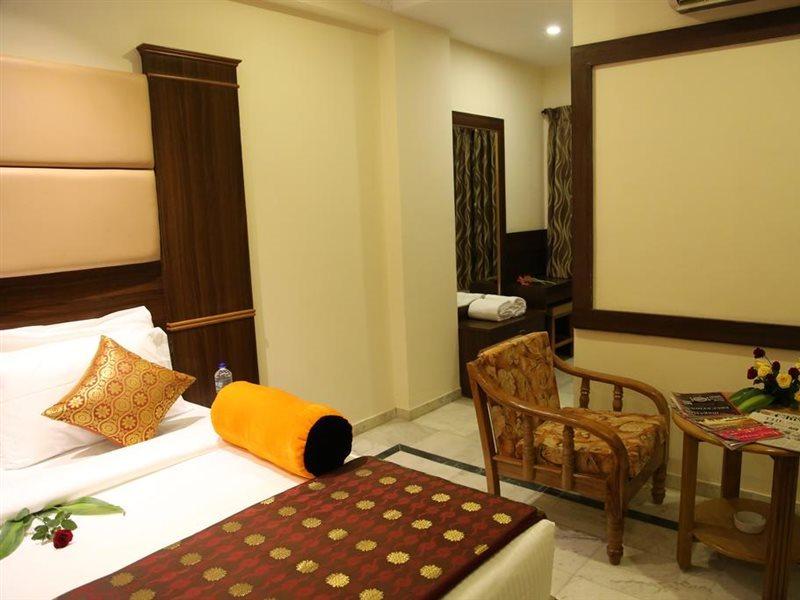 Hotel Poppys S.E.T Residency à Kumbakonam Extérieur photo
