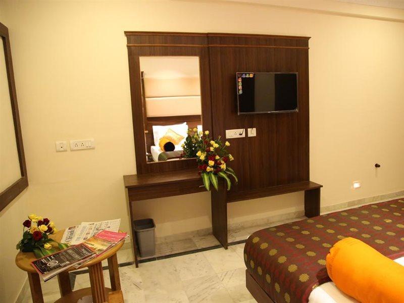 Hotel Poppys S.E.T Residency à Kumbakonam Extérieur photo