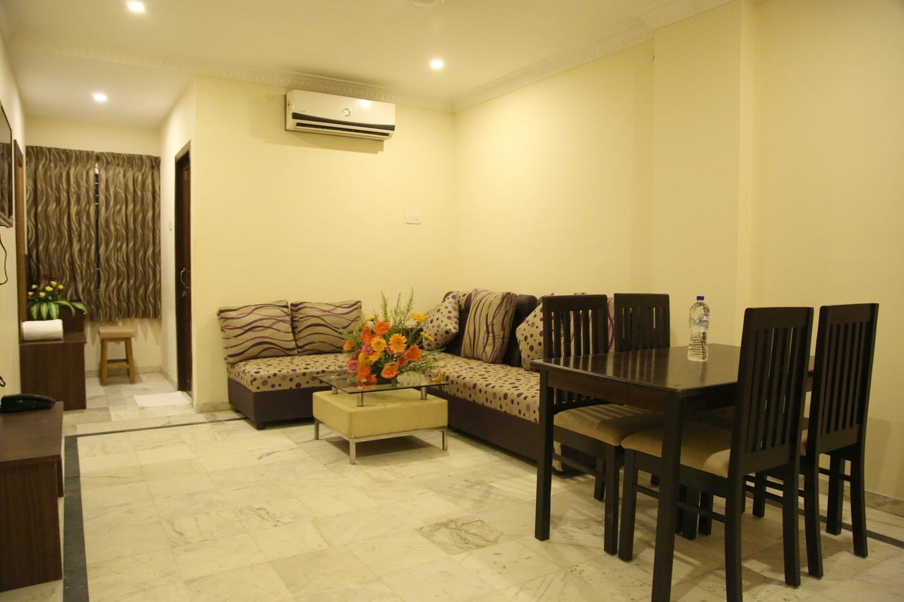 Hotel Poppys S.E.T Residency à Kumbakonam Extérieur photo