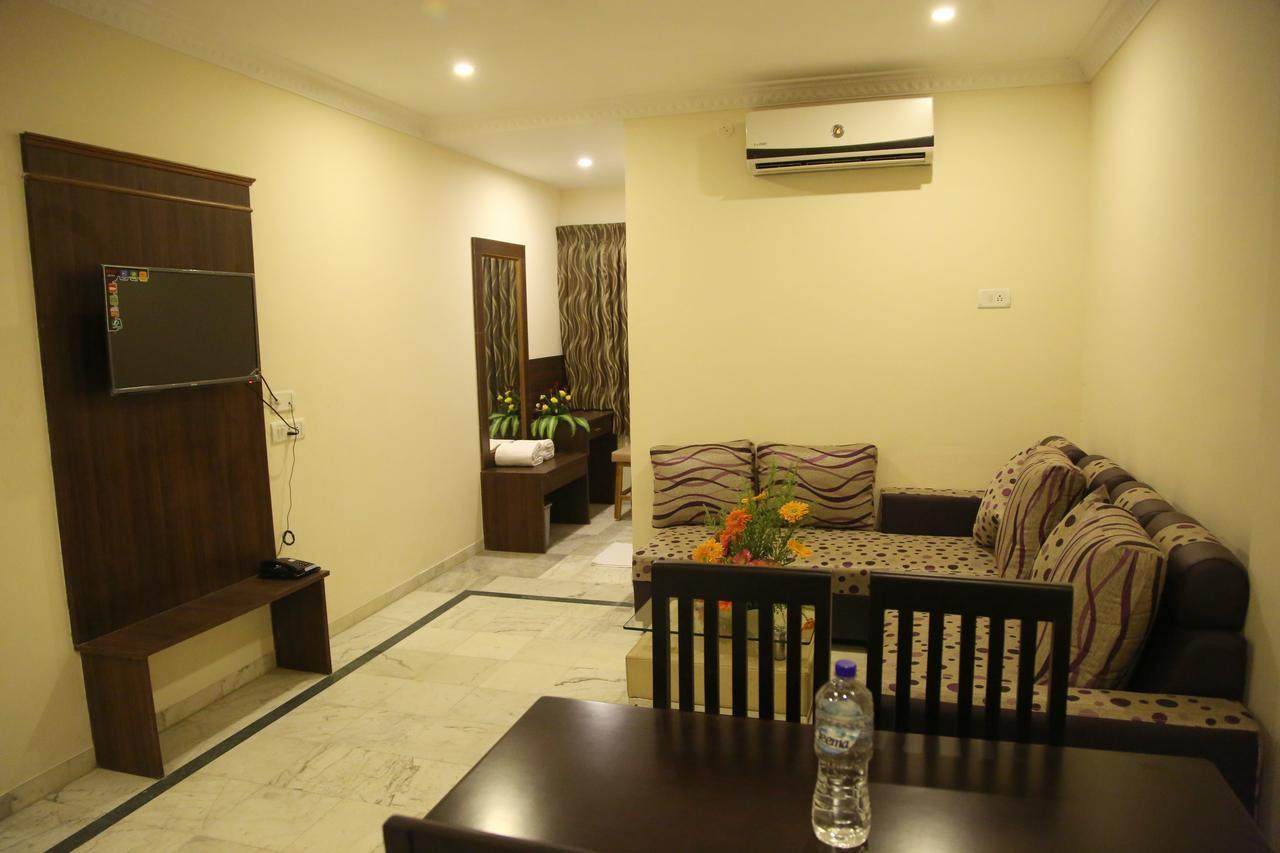 Hotel Poppys S.E.T Residency à Kumbakonam Extérieur photo