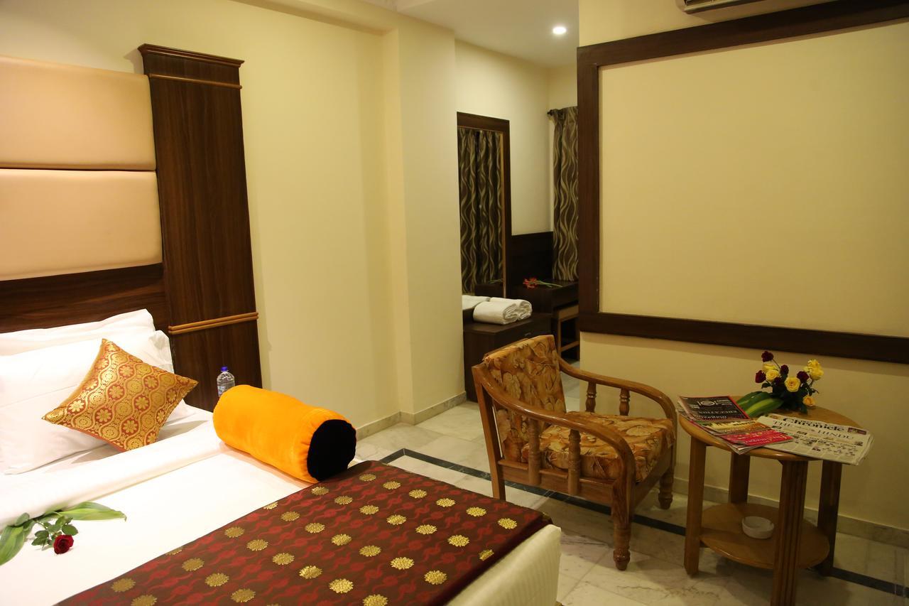 Hotel Poppys S.E.T Residency à Kumbakonam Extérieur photo