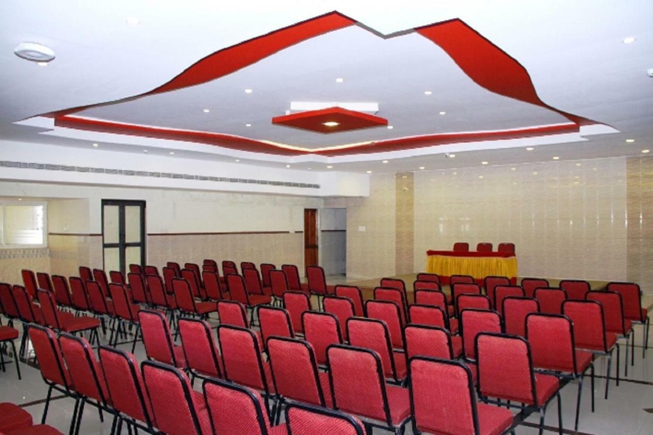 Hotel Poppys S.E.T Residency à Kumbakonam Extérieur photo