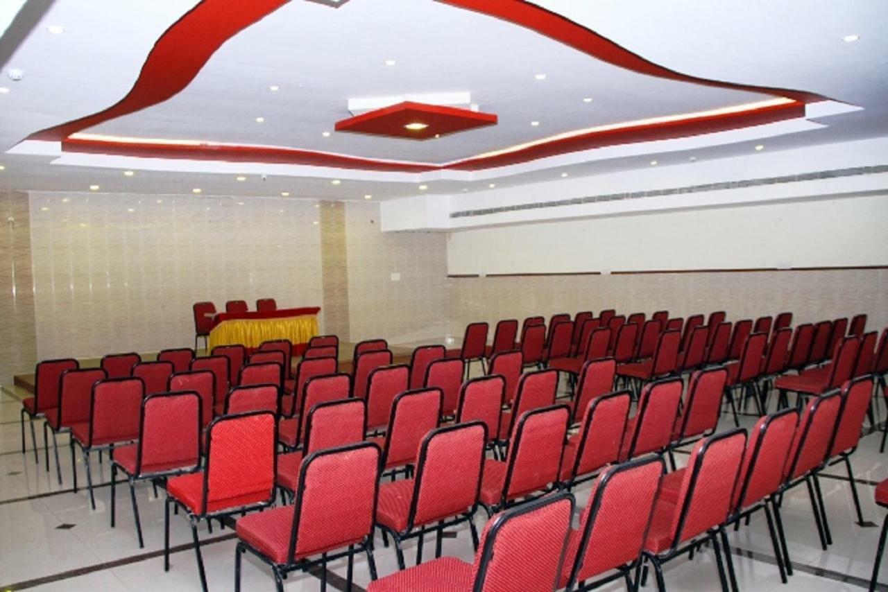 Hotel Poppys S.E.T Residency à Kumbakonam Extérieur photo